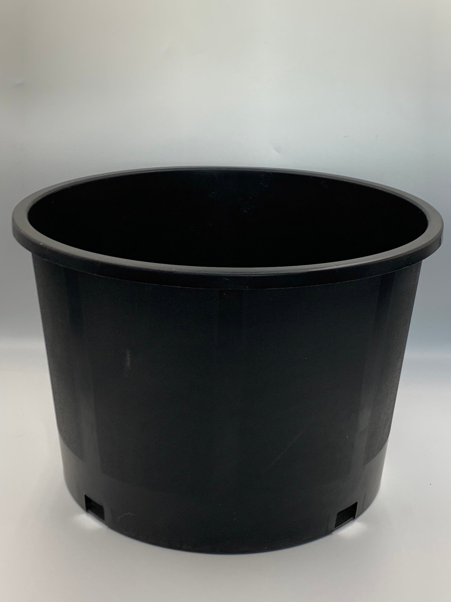 ROUND PLASTIC POT