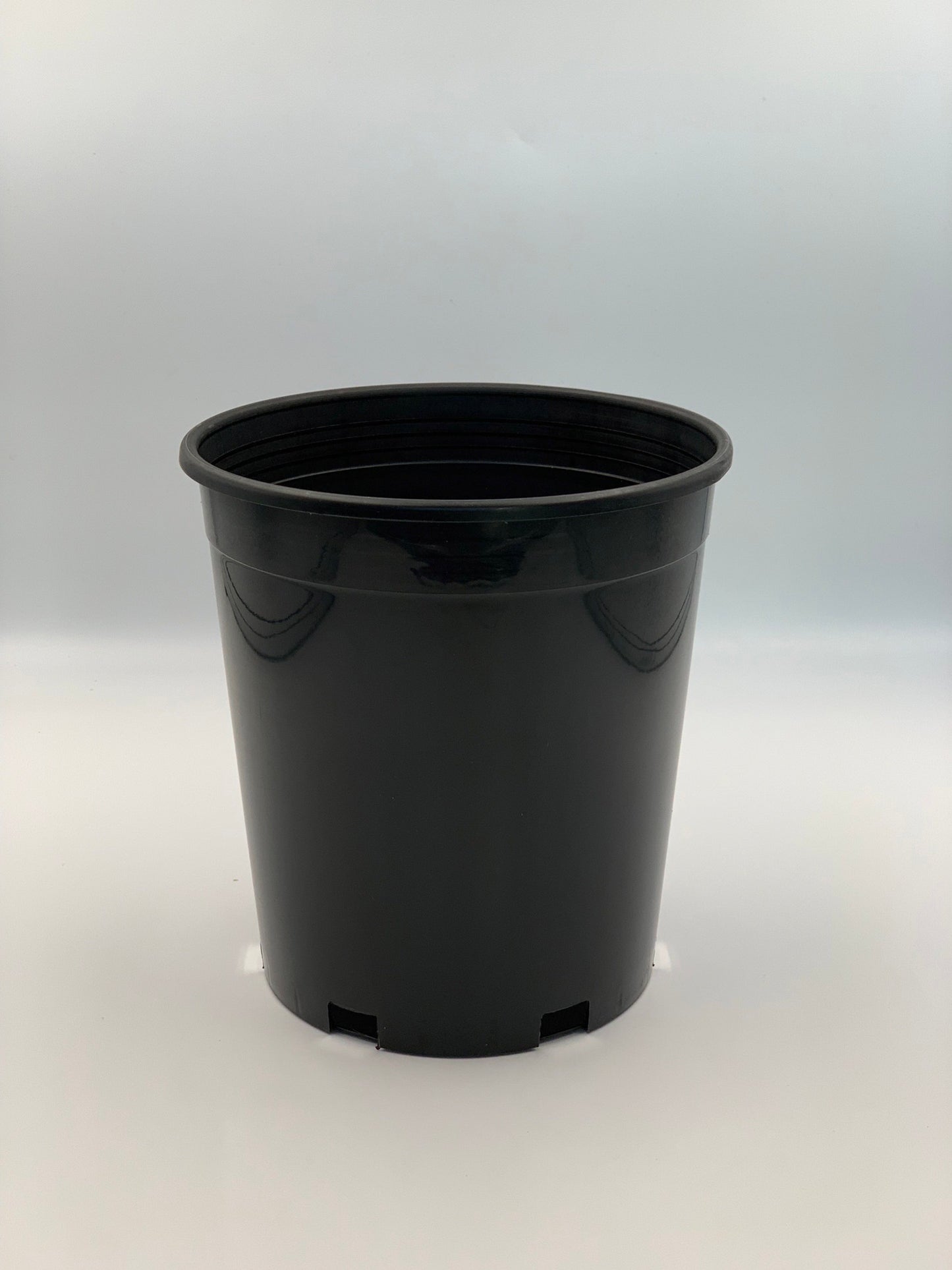 ROUND PLASTIC POT