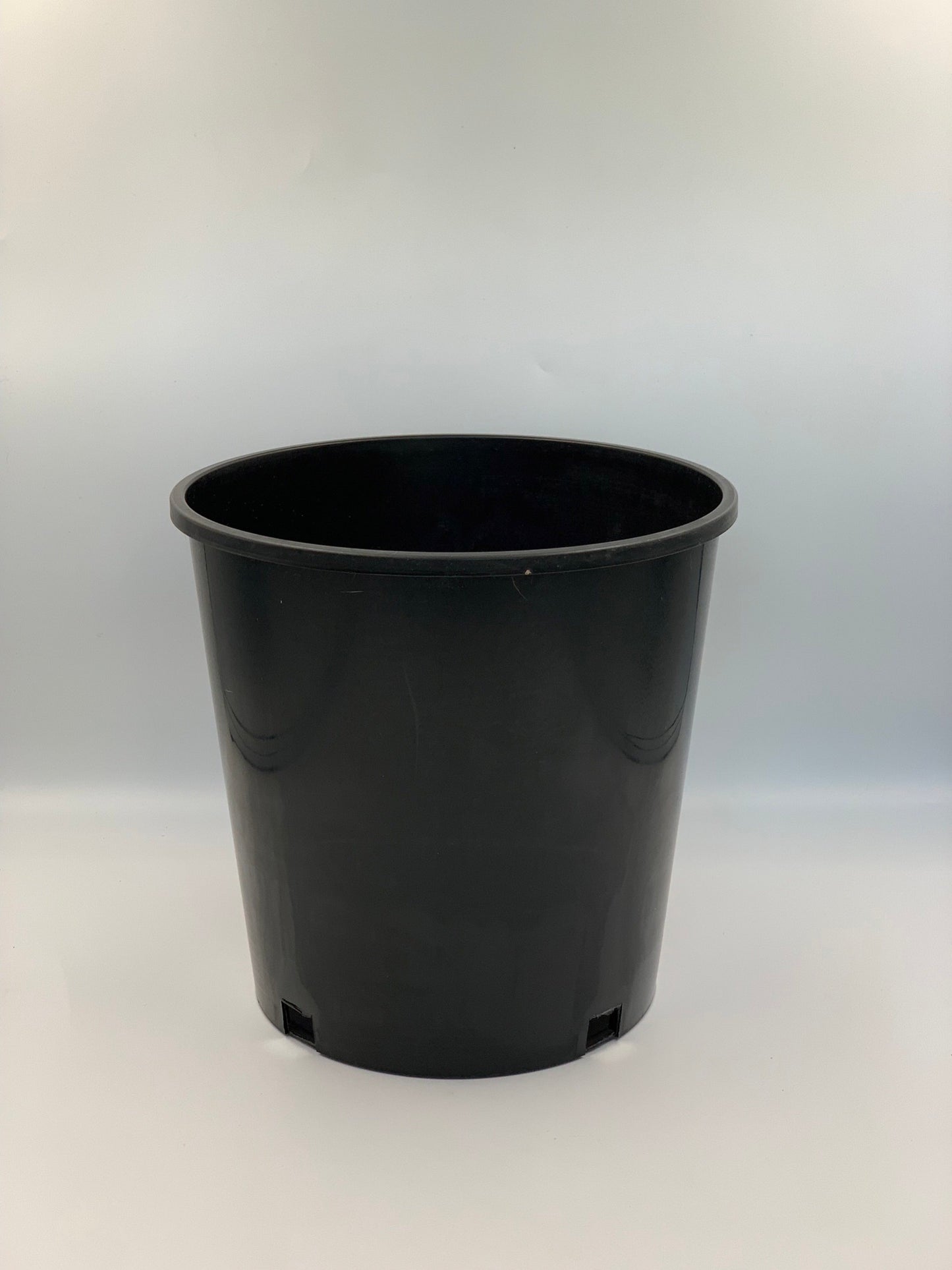 ROUND PLASTIC POT
